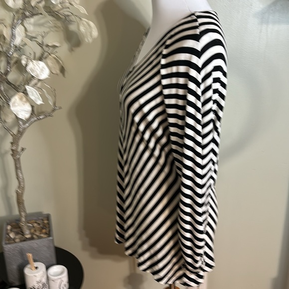 CHICO’S TRAVELERS STRIPE TOP - Picture 5 of 5